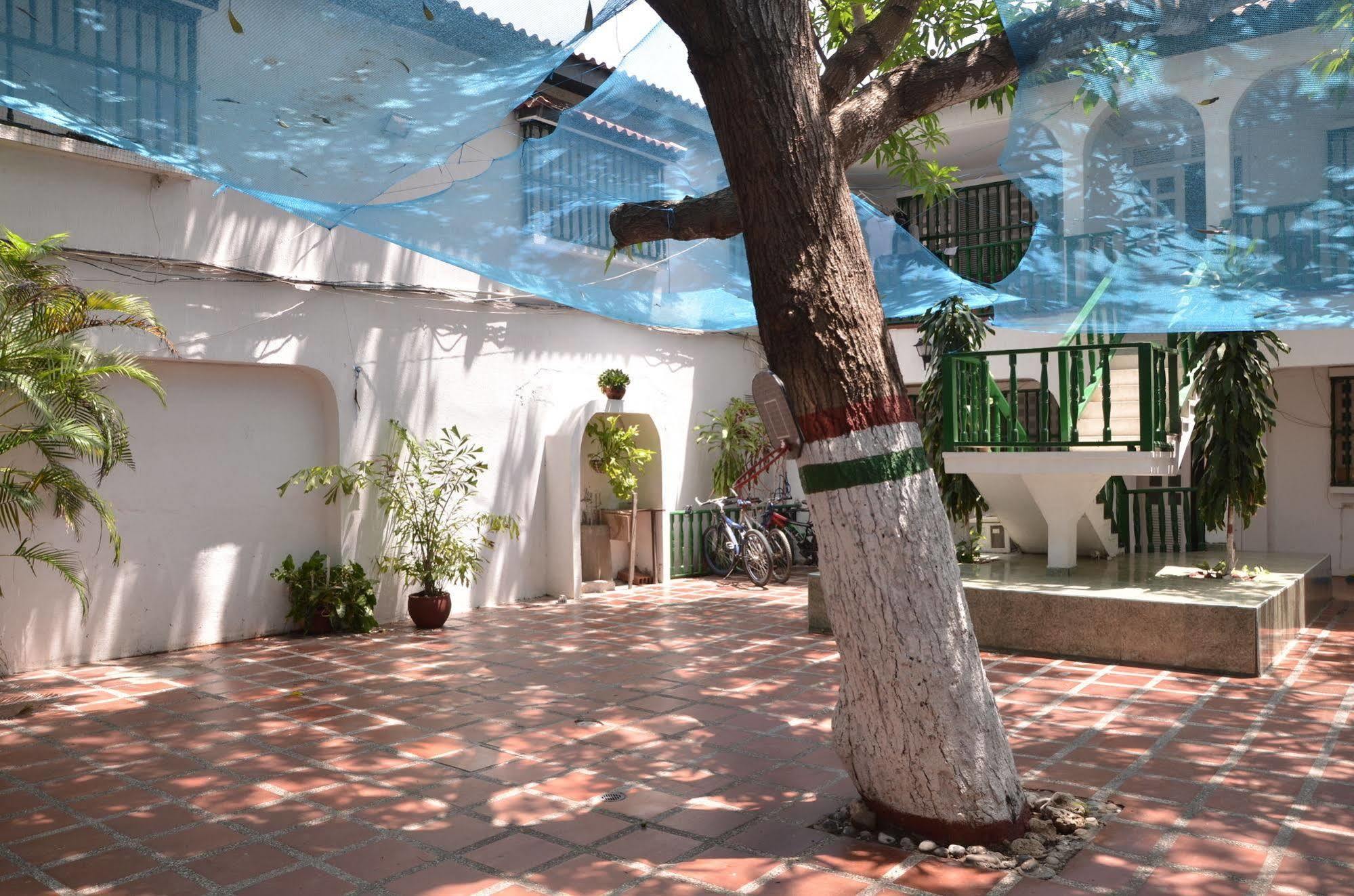 Hotel Vargas Airport Cartagena Exterior photo